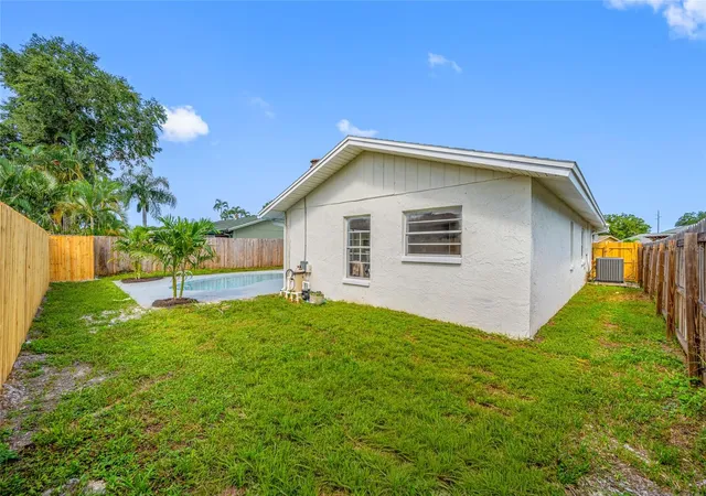 3rd image of 6853 Sandwater Trl N, Pinellas Park, FL 33781 | MLS# TB8539187