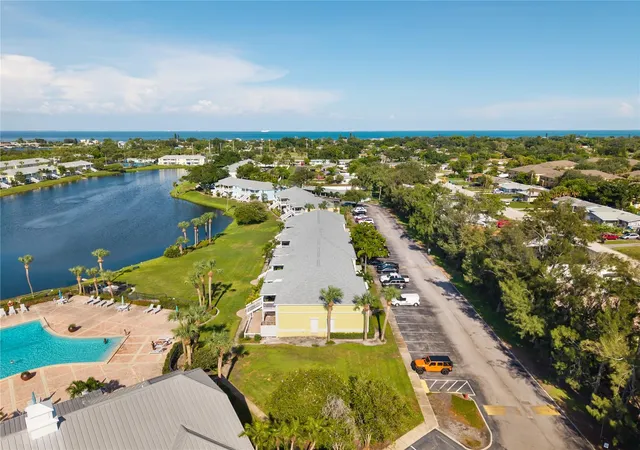 Photo 4 of Condo for sale at 111 Seahorse Dr SE #A, Saint Petersburg, FL 33705 | MLS# TB8539195 | Listing updated on 2026-08-16