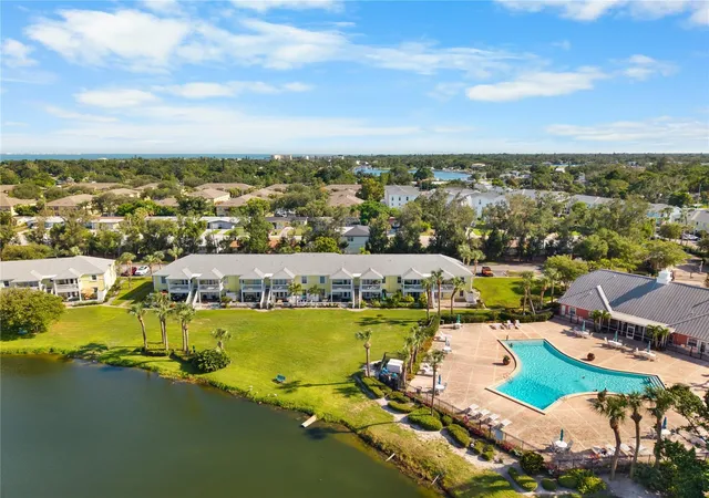 Photo 5 of Condo for sale at 111 Seahorse Dr SE #A, Saint Petersburg, FL 33705 | MLS# TB8539195 | Listing updated on 2026-08-16