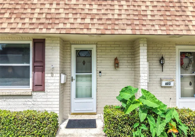 Photo 3 of Single family home for sale at 602 Mindy Dr, Largo, FL 33771 | MLS# TB8539198 | Listing updated on 2026-09-23