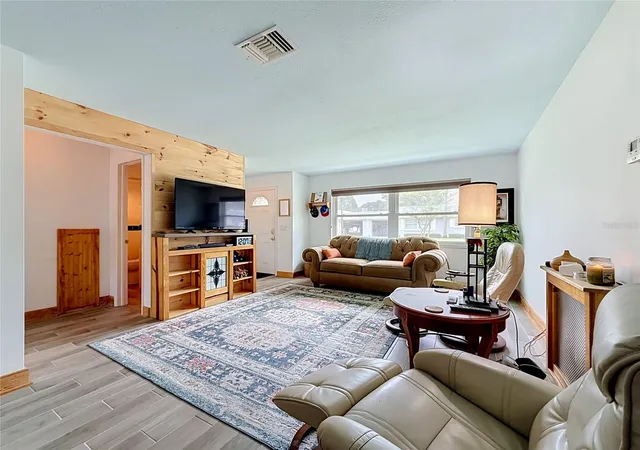 Photo 3 of House for sale at 602 Mindy Dr, Largo, FL 33771 | MLS# TB8539198 | Listing updated on 2026-09-23