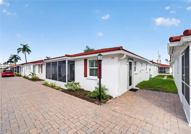 Photo 4 of House for sale at 6154 Midnight Pass Rd #VILLA4C, Sarasota, FL 34242 | MLS# A4703083 | Listing updated on 2026-09-23