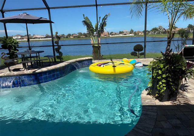 Photo 4 of Single family home for sale at 802 Fern Leaf Dr, Ruskin, FL 33570 | MLS# A4703092 | Listing updated on 2026-08-16