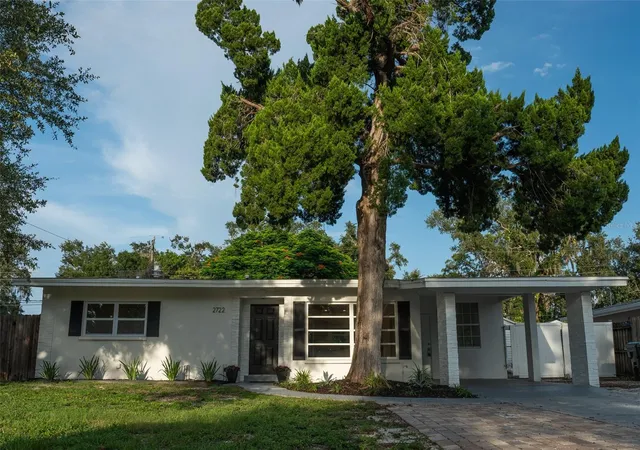 Photo 1 of Single family home for sale at 2722 Ingot Pl, Sarasota, FL 34235 | MLS# R4911822 | Listing updated on 2026-09-03