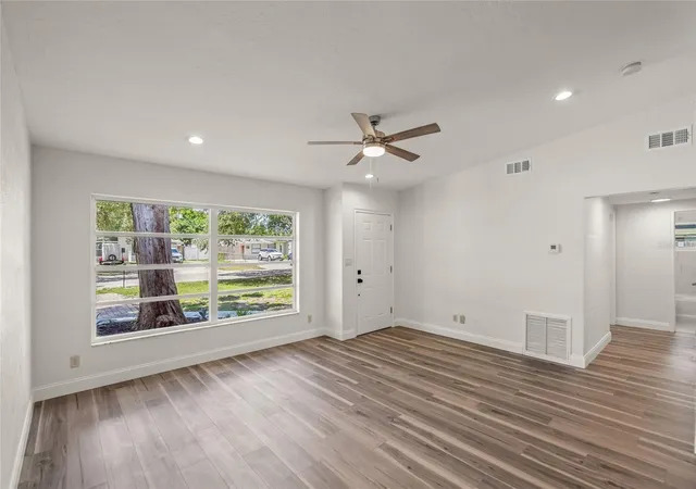 Photo 3 of Single family home for sale at 2722 Ingot Pl, Sarasota, FL 34235 | MLS# R4911822 | Listing updated on 2026-09-03