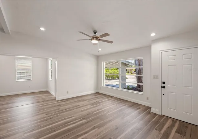Photo 3 of Single family home for sale at 2722 Ingot Pl, Sarasota, FL 34235 | MLS# R4911822 | Listing updated on 2026-09-03