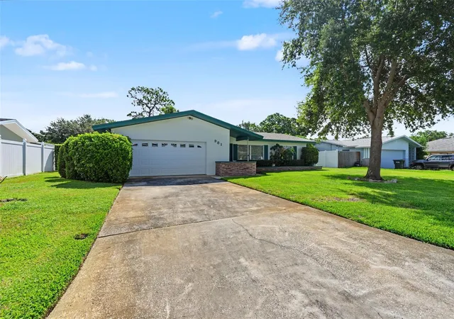 Photo 3 of Single family home for sale at 981 Stephen Foster Dr, Largo, FL 33771 | MLS# TB8539249 | Listing updated on 2026-10-03