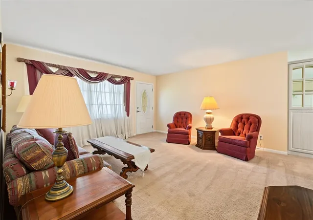 Photo 4 of Single family home for sale at 981 Stephen Foster Dr, Largo, FL 33771 | MLS# TB8539249 | Listing updated on 2026-10-03