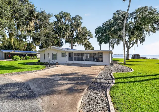 Photo 3 of Manufactured home for sale at 38310 Langlois Pl, Leesburg, FL 34788 | MLS# L4964322 | Listing updated on 2026-10-09