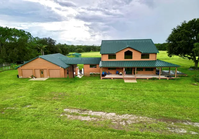 Photo 1 of Single family home for sale at 28046 Bayhead Rd, Dade City, FL 33523 | MLS# TB8539264 | Listing updated on 2026-09-14