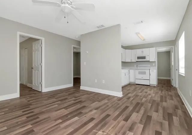 Photo 4 of House for sale at 1209 62nd Avenue E, Bradenton, FL 34203 | MLS# TB8539266 | Listing updated on 2026-08-16