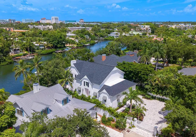 Photo 2 of Single family home for sale at 1621 Bay Point Ct, Sarasota, FL 34236 | MLS# A4703102 | Listing updated on 2026-10-08