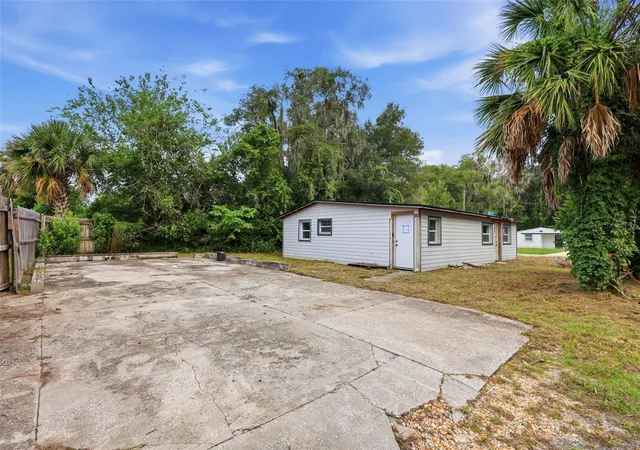 Photo 3 of Sale Pending at 921 S Salisbury Ave, Deland, FL 32720 | MLS# V4950749 | Listing updated on 2026-10-08