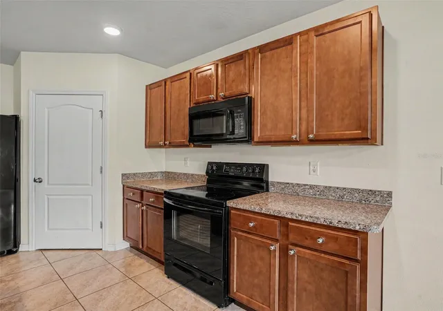 Photo 4 of Single family home for sale at 281 St Georges Cir, Eagle Lake, FL 33839 | MLS# O6433932 | Listing updated on 2026-10-03