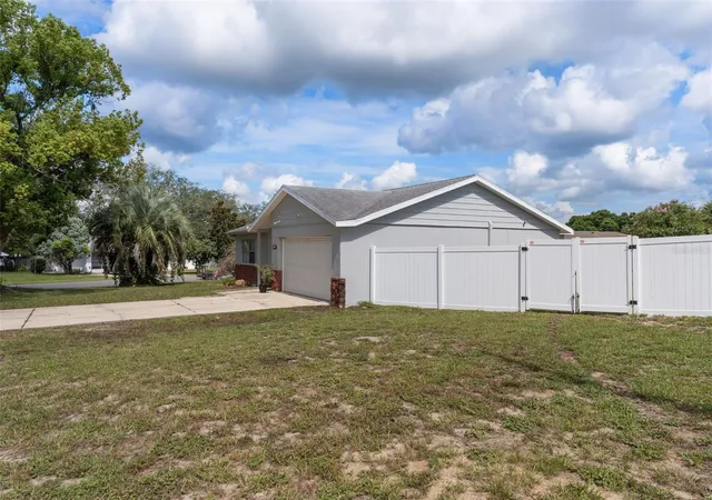 Photo 4 of Single family home for sale at 11191 Allwood St, Spring Hill, FL 34609 | MLS# W7888642 | Listing updated on 2026-08-28