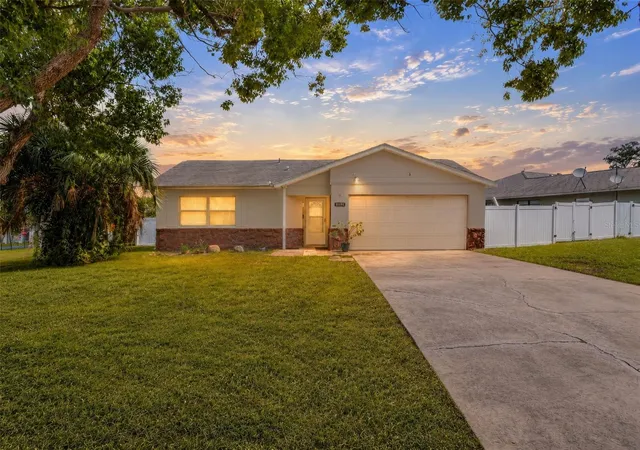 Photo 5 of Single family home for sale at 11191 Allwood St, Spring Hill, FL 34609 | MLS# W7888642 | Listing updated on 2026-08-28