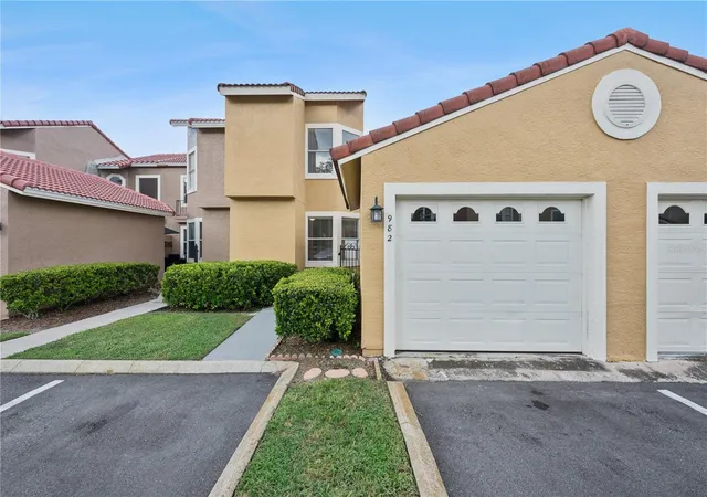 Photo 1 of Sale Pending at 982 Casa Del Sol Cir, Altamonte Springs, FL 32714 | MLS# O6433951 | Listing updated on 2026-09-26