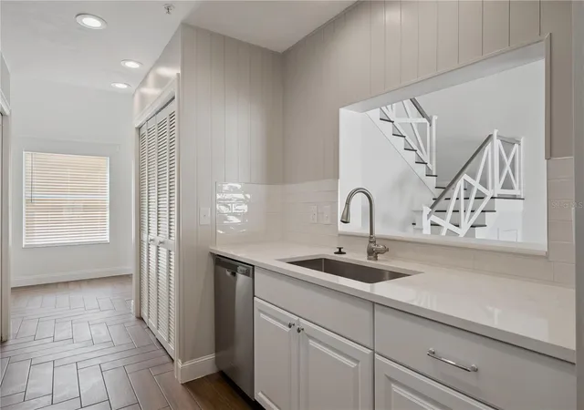 Photo 2 of Sale Pending at 982 Casa Del Sol Cir, Altamonte Springs, FL 32714 | MLS# O6433951 | Listing updated on 2026-09-26