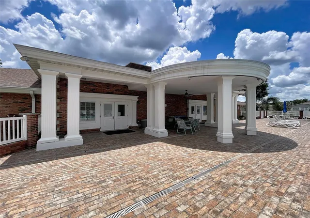 Photo 4 of Single family home for sale at 4983 Pleasant Holw Trl, Lakeland, FL 33811 | MLS# B4902337 | Listing updated on 2026-10-21