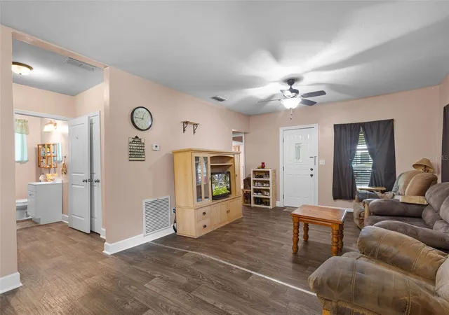 3rd image of 729 Nw 3Rd Ave, Trenton, FL 32693 | MLS# GC542780