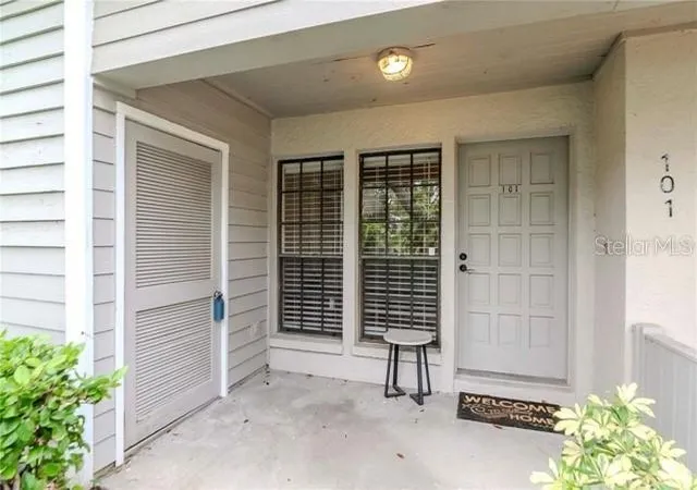 2nd image of 8737 Bardmoor Pl, SEMINOLE, FL 33777