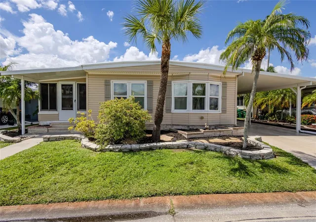 Photo 2 of Manufactured home for sale at 2100 Kings Hwy #305, Port Charlotte, FL 33980 | MLS# C7529646 | Listing updated on 2026-10-06