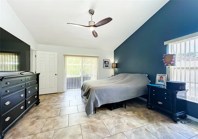 Photo 4 of Single family home for sale at 1211 Flowers Pointe Ln, Orlando, FL 32825 | MLS# O6433981 | Listing updated on 2026-09-24