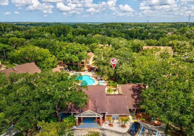 2nd image of 8653 Mallard Reserve Dr, TAMPA, FL 33614