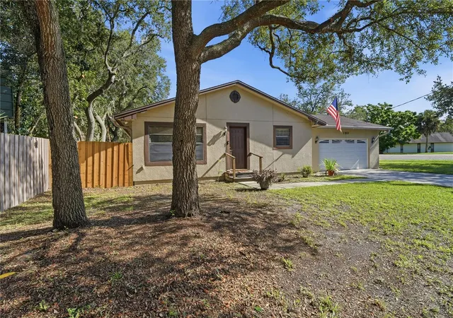 Sale Pending at 180 W 3rd Street, CHULUOTA, FL 32766 | MLS# O6433997 | Listing updated on 2026-10-06
