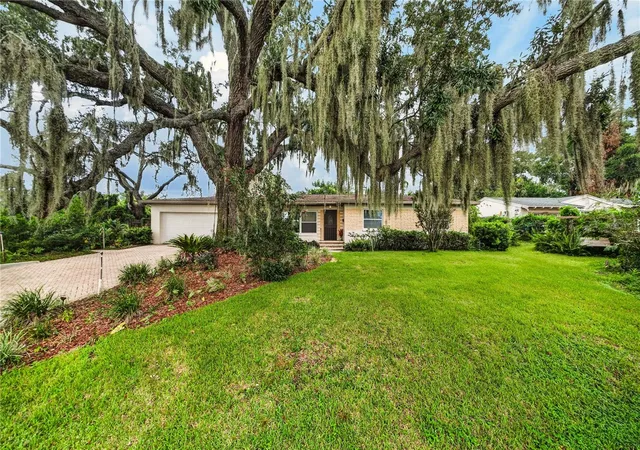 Photo 3 of Single family home for sale at 1205 Dorchester St, Orlando, FL 32803 | MLS# O6434000 | Listing updated on 2026-09-23