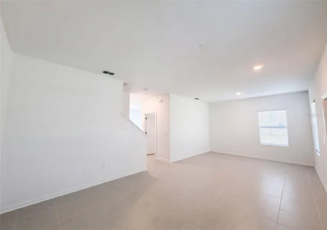 Photo 3 of Townhouse for sale at 2172 Rider Rain Ln, Apopka, FL 32703 | MLS# O6434002 | Listing updated on 2026-10-07