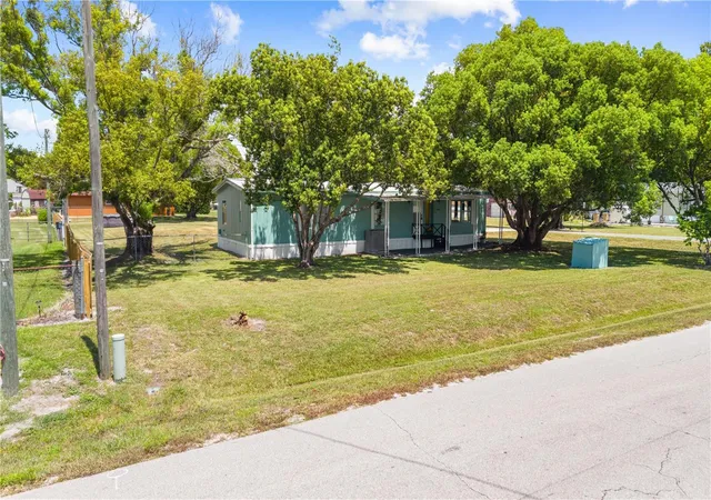 Photo 3 of Manufactured home for sale at 5601 Lake Lizzie Dr, St Cloud, FL 34771 | MLS# S5155733 | Listing updated on 2026-09-16