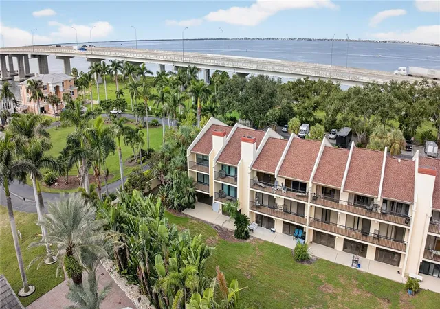 2nd image of 7550 Sunshine Skyway Ln S #P12, St Petersburg, FL 33711 | MLS# TB8539381
