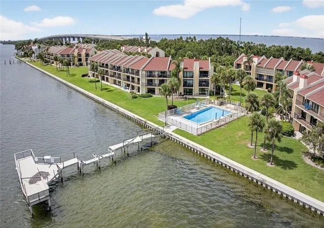 3rd image of 7550 Sunshine Skyway Ln S #P12, St Petersburg, FL 33711 | MLS# TB8539381