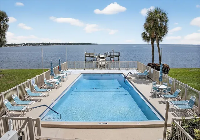 4th image of 7550 Sunshine Skyway Ln S #P12, St Petersburg, FL 33711 | MLS# TB8539381