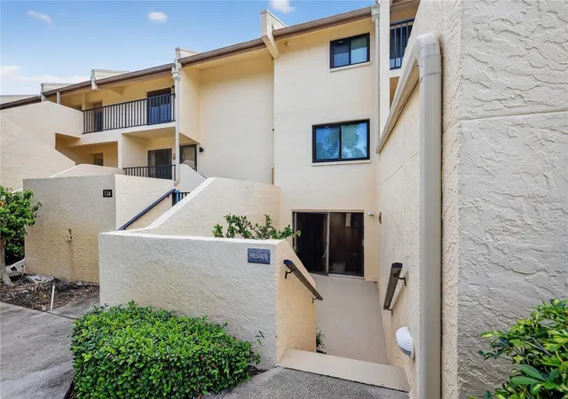 5th image of 7550 Sunshine Skyway Ln S #P12, St Petersburg, FL 33711 | MLS# TB8539381
