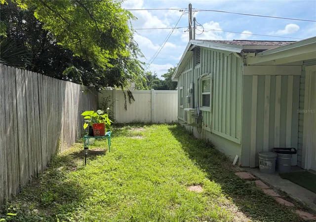 Photo 3 of Single family home for sale at 3815 Cypress Ave, Sanford, FL 32773 | MLS# O6434024 | Listing updated on 2026-10-01
