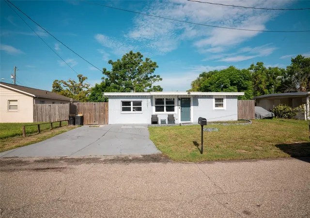 Photo 3 of Single family home for sale at 11041 Taft Dr, Port Richey, FL 34668 | MLS# TB8539396 | Listing updated on 2026-08-22