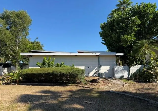 Photo 2 of Single family home for sale at 31 Dolphin Dr, Treasure Island, FL 33706 | MLS# TB8539401 | Listing updated on 2026-10-08