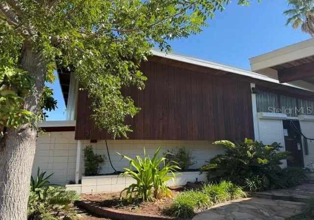 Photo 3 of Single family home for sale at 31 Dolphin Dr, Treasure Island, FL 33706 | MLS# TB8539401 | Listing updated on 2026-10-08