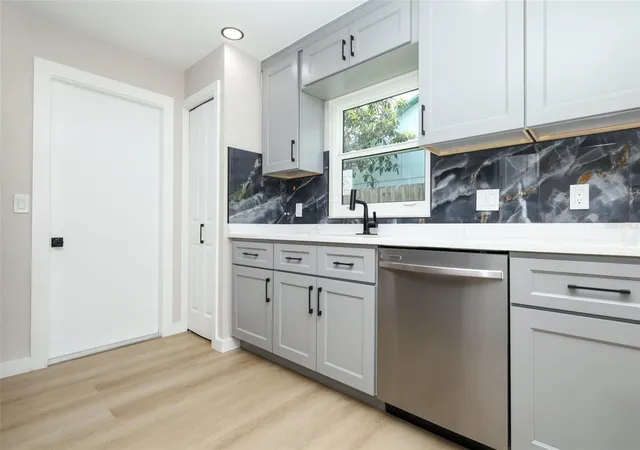 Photo 3 of Single family home for sale at 761 Robinhood Dr, Maitland, FL 32751 | MLS# O6434035 | Listing updated on 2026-10-04