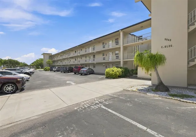 2nd image of 9940 47Th Ave N, Saint Petersburg, FL 33708