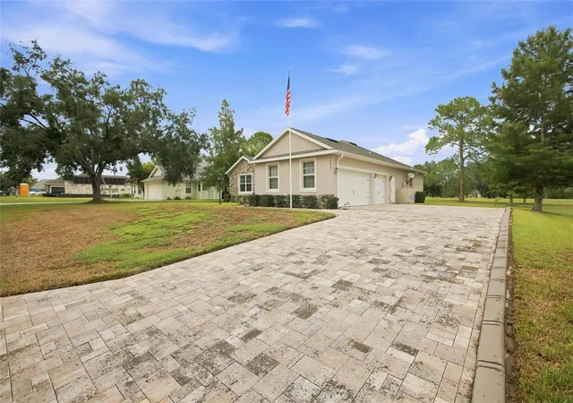 2nd image of 555 Dowling Cir, Lady Lake, FL 32159 | MLS# OM730516