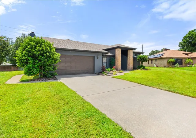 Photo 2 of Single family home for sale at 280 Santa Rosa Dr, Winter Haven, FL 33884 | MLS# L4964337 | Listing updated on 2026-09-29