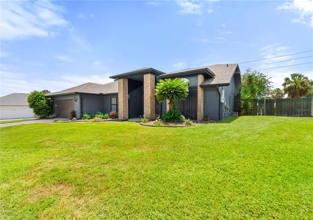 Photo 3 of Single family home for sale at 280 Santa Rosa Dr, Winter Haven, FL 33884 | MLS# L4964337 | Listing updated on 2026-09-29