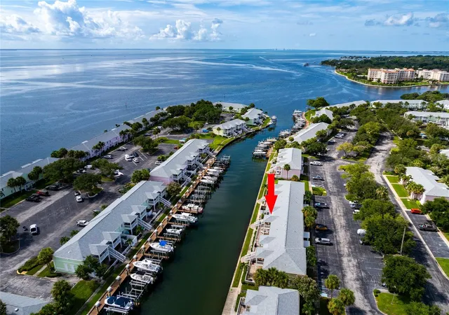 Photo 2 of Condo for sale at 5132 Beach Dr Se #C, St Petersburg, FL 33705 | MLS# TB8539453 | Listing updated on 2026-09-12