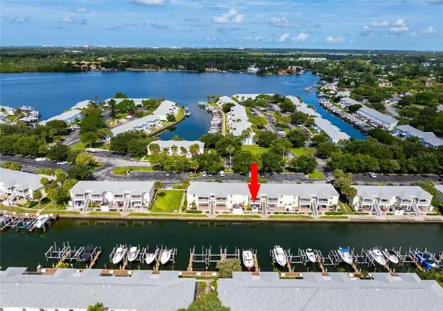 Photo 3 of Condo for sale at 5132 Beach Dr Se #C, St Petersburg, FL 33705 | MLS# TB8539453 | Listing updated on 2026-09-12