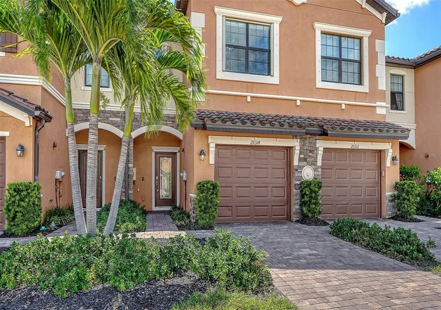Photo 2 of Townhouse for sale at 20314 Lagente Cir, Venice, FL 34293 | MLS# A4703145 | Listing updated on 2026-09-16