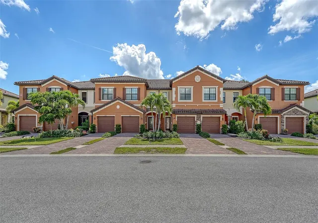 Photo 3 of Townhouse for sale at 20314 Lagente Cir, Venice, FL 34293 | MLS# A4703145 | Listing updated on 2026-09-16