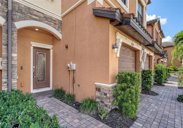 Photo 3 of Townhouse for sale at 20314 Lagente Cir, Venice, FL 34293 | MLS# A4703145 | Listing updated on 2026-09-16